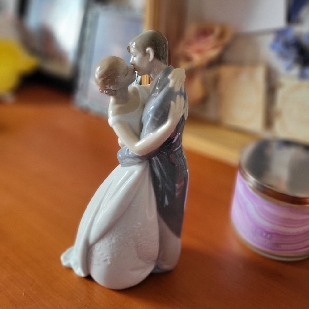 Nao by Lladro - A Kiss Forever
